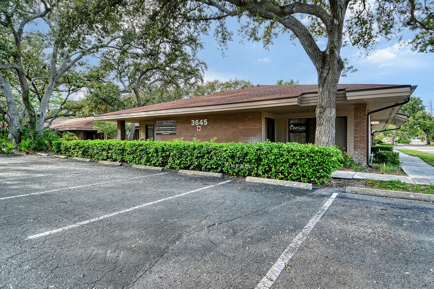 More Photos Of 3639-3711 Cortez Rd W, Bradenton Office For Lease