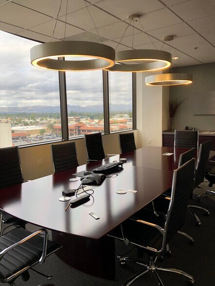 More Photos Of 18321 Ventura Blvd, Tarzana Office For Lease