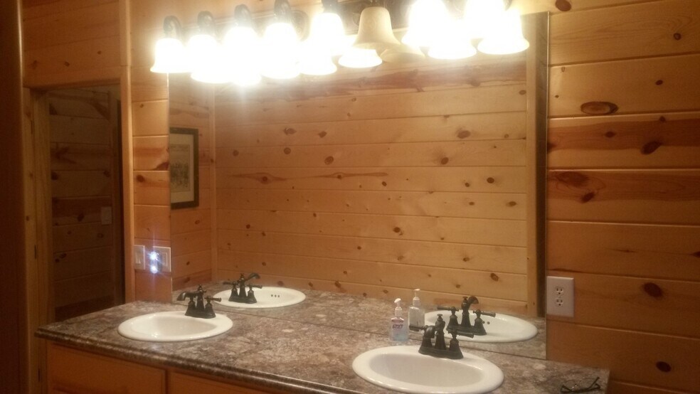 More Photos Of 515 US Highway 77, Ardmore Warehouse For Sale