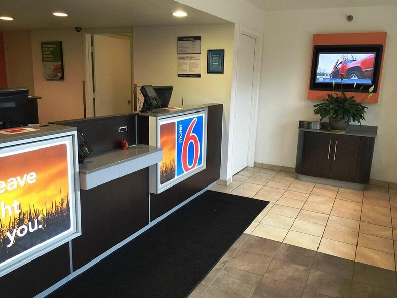 More Photos Of 2300 Cleveland Ave N, Saint Paul Hotel For Sale