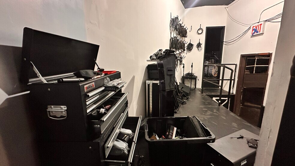 More Photos Of 361 Metropolitan Ave, Brooklyn General Retail For Lease