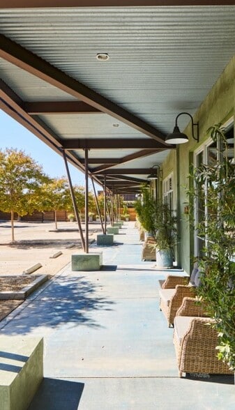 More Photos Of 2435-2449 N Naomi St, Burbank Loft Creative Space For Lease