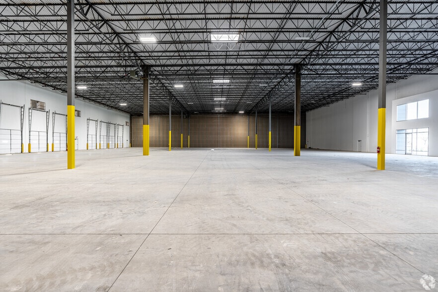 More Photos Of 3210 N Central Expy, McKinney Unknown For Lease