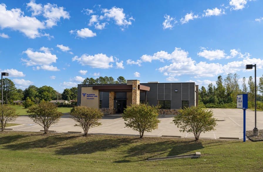 Primary Photo Of 1104 E Lincoln Rd, Idabel Medical For Lease