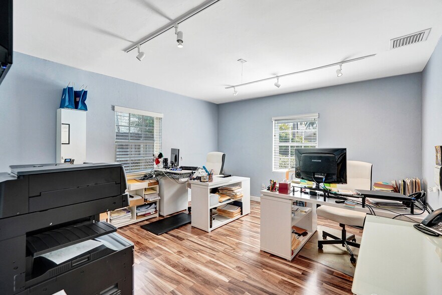 More Photos Of 423 SE 19th St, Fort Lauderdale Office Residential For Lease