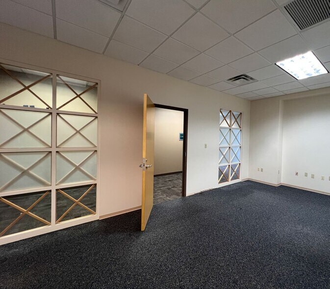 More Photos Of 10330 N Meridian St, Indianapolis Medical For Lease
