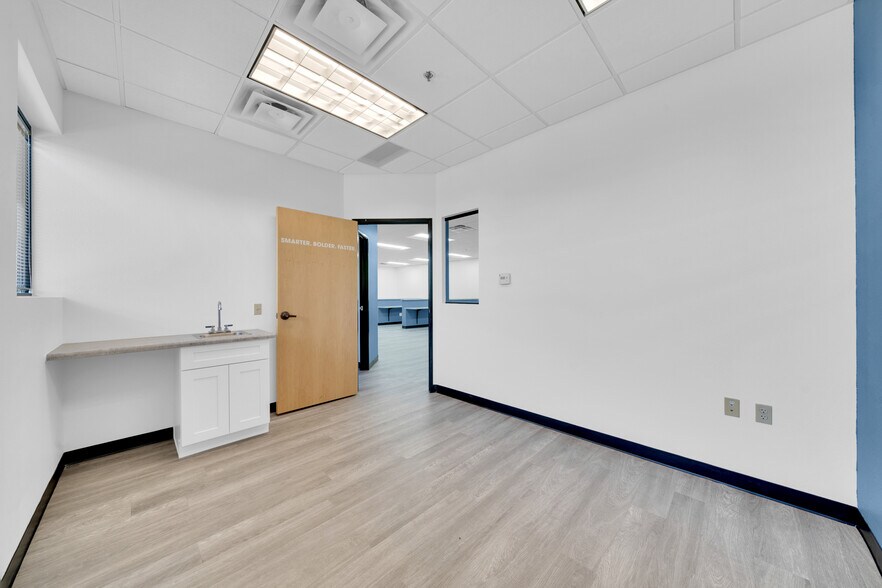 More Photos Of 4729 E Union Hills Dr, Phoenix Medical For Sale