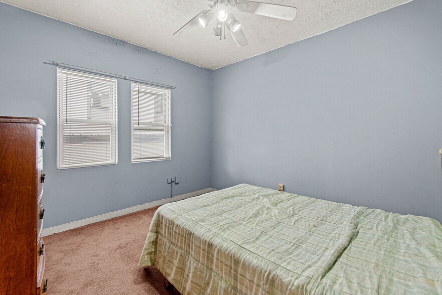 More Photos Of 305 Mill St, Coraopolis Storefront Retail Residential For Sale