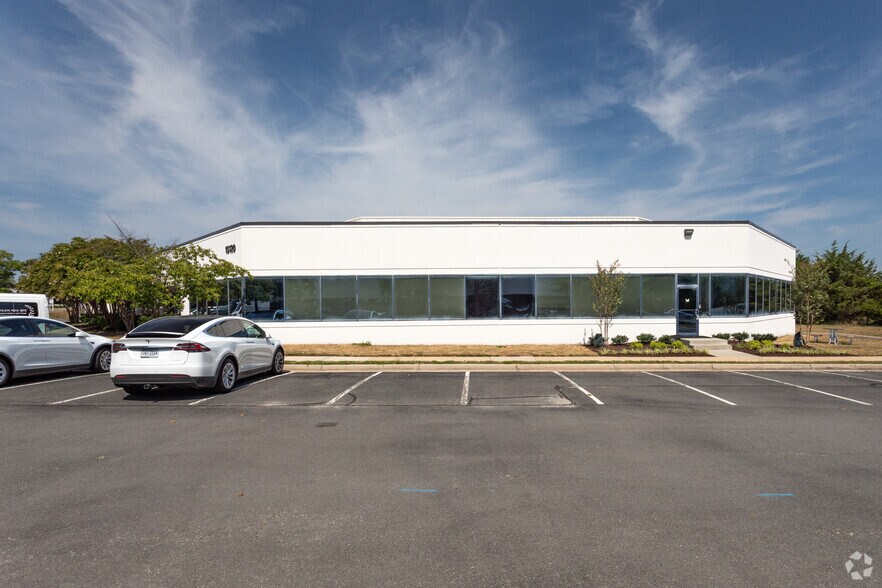 More Photos Of 15120 Enterprise Ct, Chantilly Office For Lease