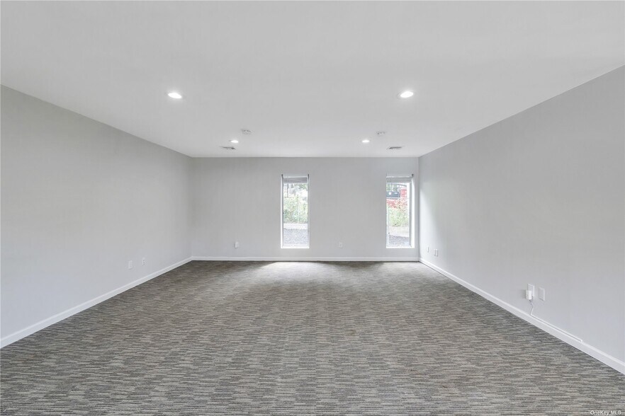 More Photos Of 362 Mooney Pond Rd, Farmingville Office For Sale
