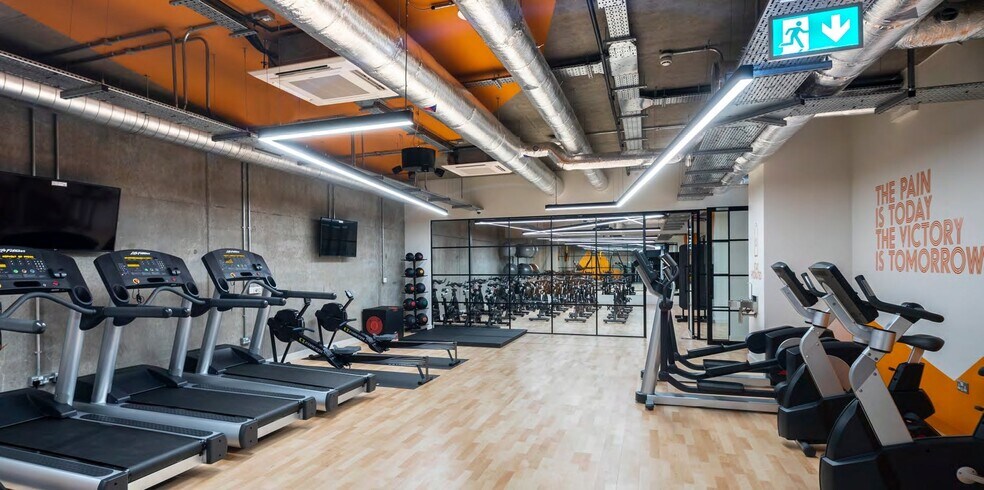 More Photos Of 69 Park Ln, Croydon Office For Lease