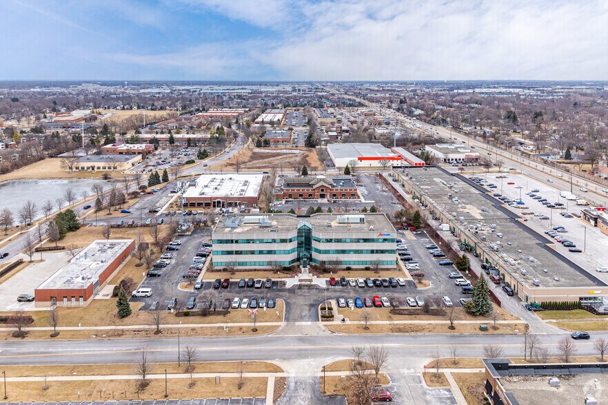 More Photos Of 1952 Mcdowell Rd, Naperville Business Park For Lease