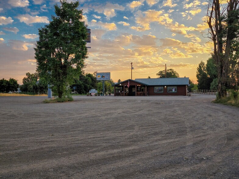 More Photos Of 150 S Railroad St, Midvale Restaurant For Sale