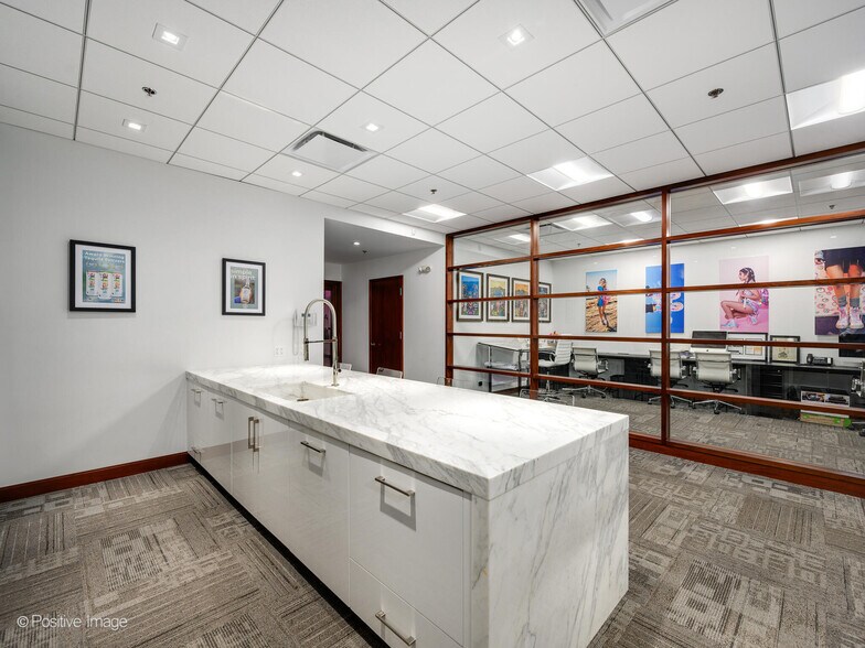 More Photos Of 610-642 Anthony Trl, Northbrook Light Distribution For Sale