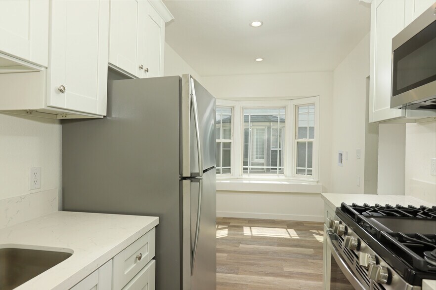 More Photos Of 1004 W Clark Ave, Burbank Apartments For Sale
