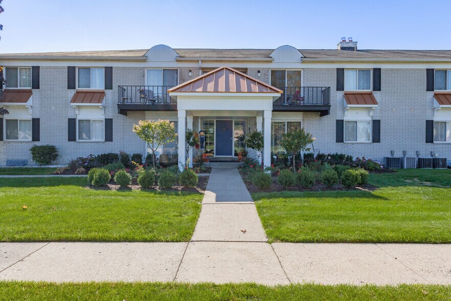 More Photos Of 33105-33255 Warren Rd, Westland Apartments For Sale