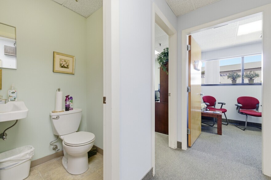 More Photos Of 511 W Grove St, Middleborough Medical For Sale