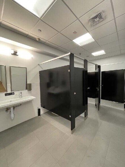 More Photos Of 2825 3rd Ave, Bronx Medical For Lease