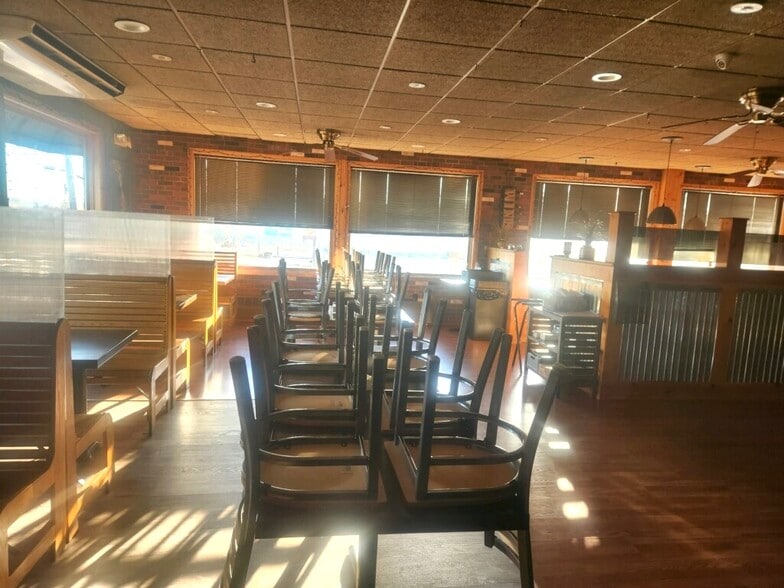 More Photos Of 8390 Seneca Tpke, New Hartford Restaurant For Sale