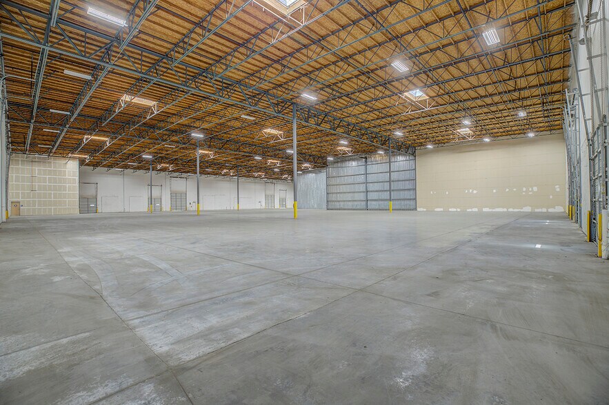 More Photos Of 8440 Rovana Cir, Sacramento Warehouse For Lease