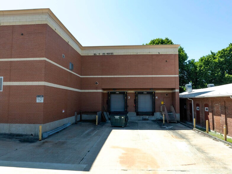 More Photos Of 1 E Main St, Ephrata Warehouse For Lease