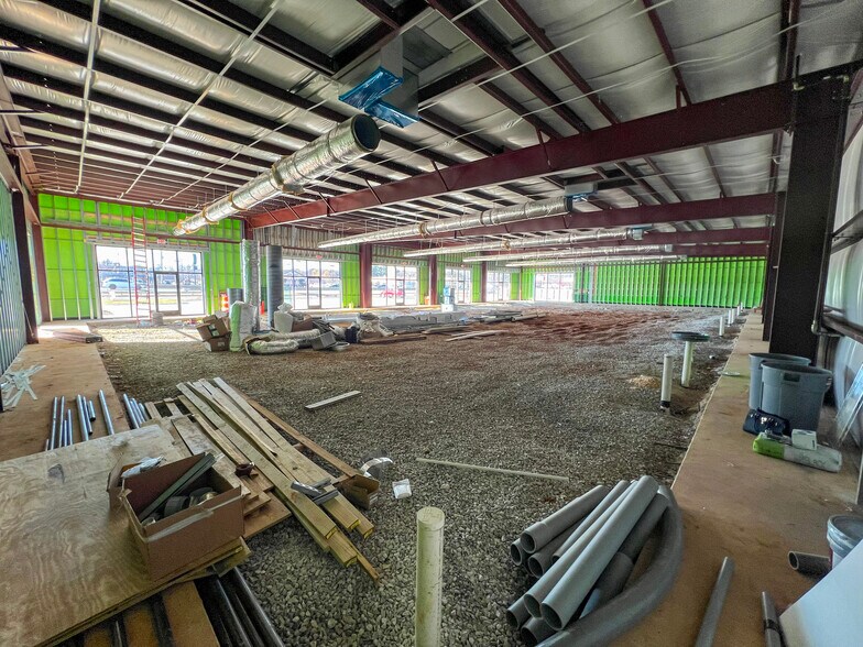 More Photos Of 1010 Memorial Pky N, Huntsville Storefront For Lease