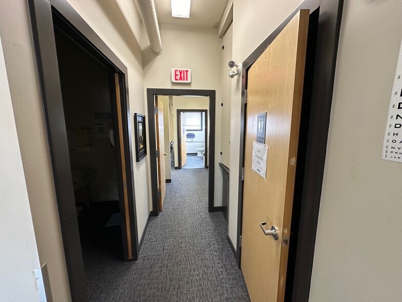 More Photos Of 4306 Richmond Rd SW, Calgary Medical For Sale