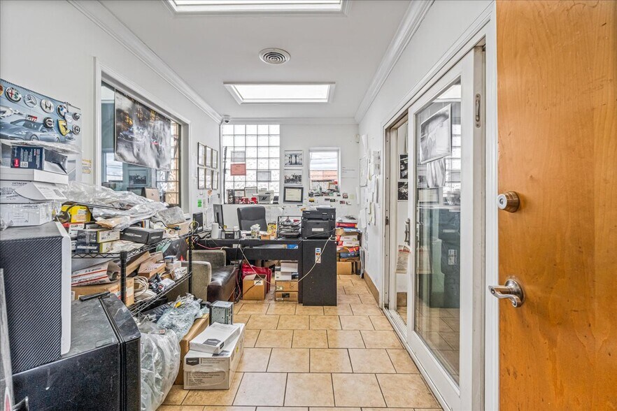 More Photos Of 15 Windsor Ct, Mineola Warehouse For Sale