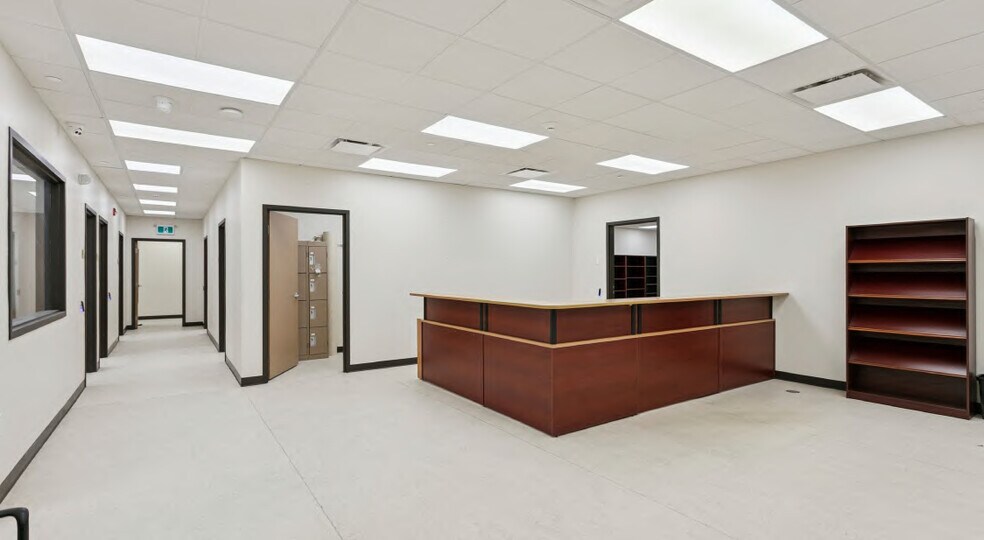 More Photos Of 320 Matheson Blvd W, Mississauga Medical For Lease