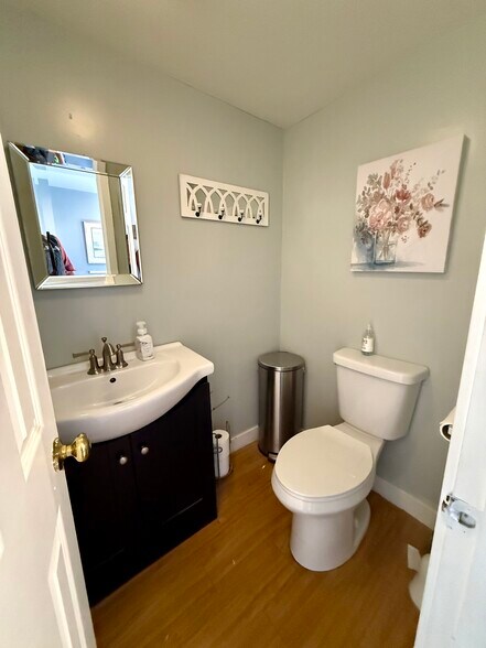 More Photos Of 10 Patchen Rd, South Burlington Storefront Retail Residential For Lease