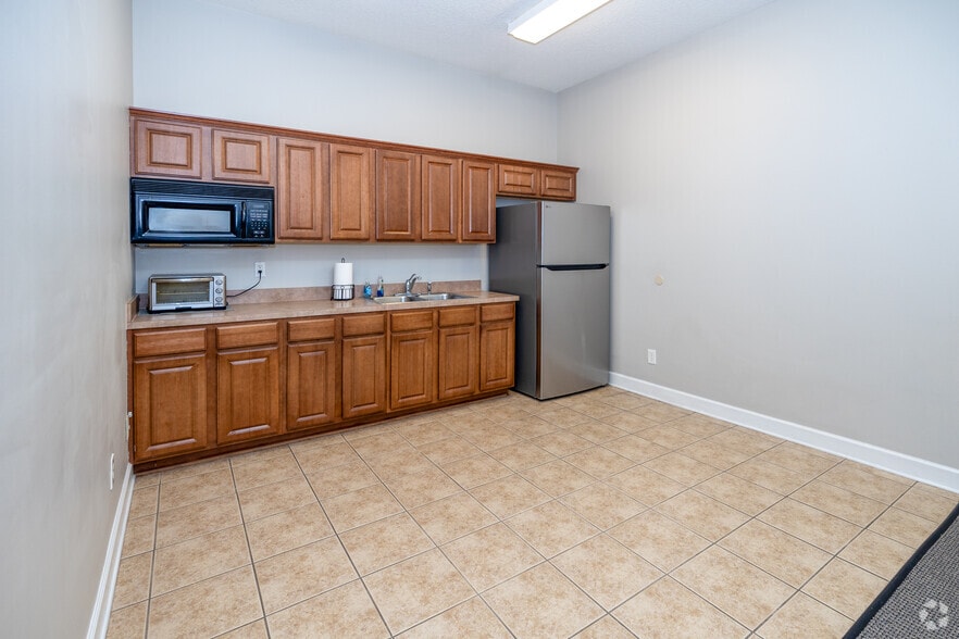 More Photos Of 9191 RG Skinner Pky, Jacksonville Office For Sale