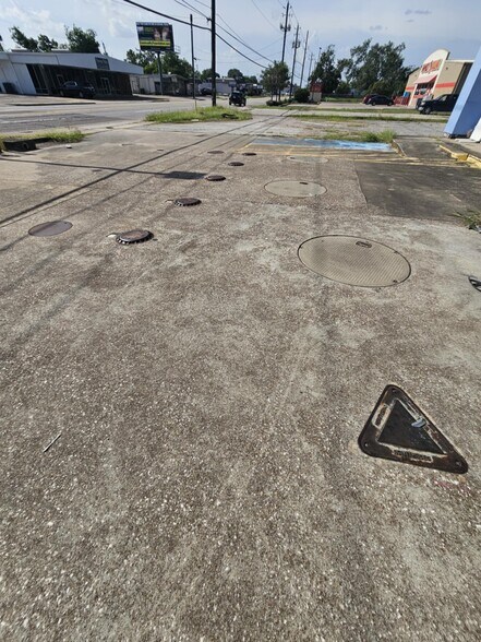 More Photos Of 1901 Pasadena Blvd, Pasadena Service Station For Sale