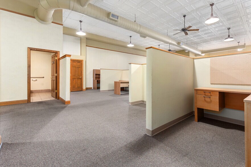 More Photos Of 111 W North Water St, New London Office For Lease
