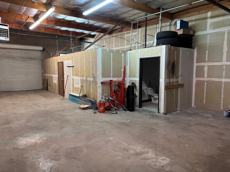 More Photos Of 1233-1267 Gator Way, Sparks Warehouse For Lease