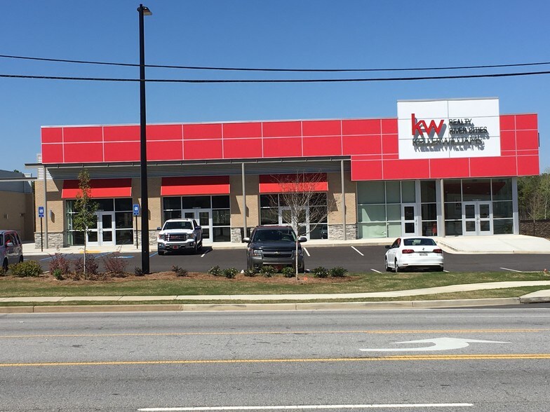 More Photos Of 6053 Veterans Pkwy, Columbus Storefront Retail Office For Lease