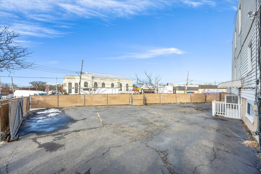 More Photos Of 57-59 Maspeth Ave, Maspeth Warehouse For Lease