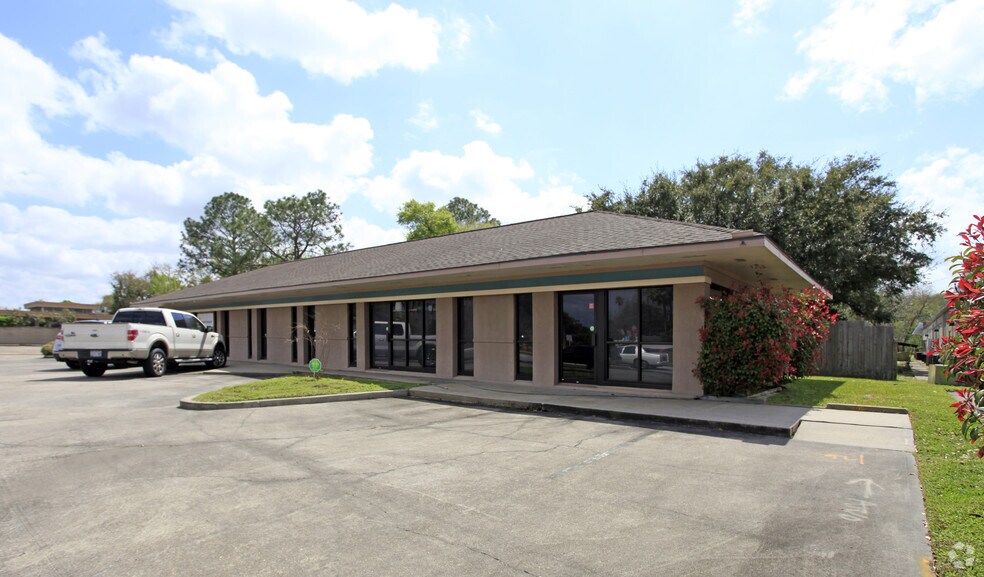 Primary Photo Of 17450 El Camino Real, Houston Medical For Lease