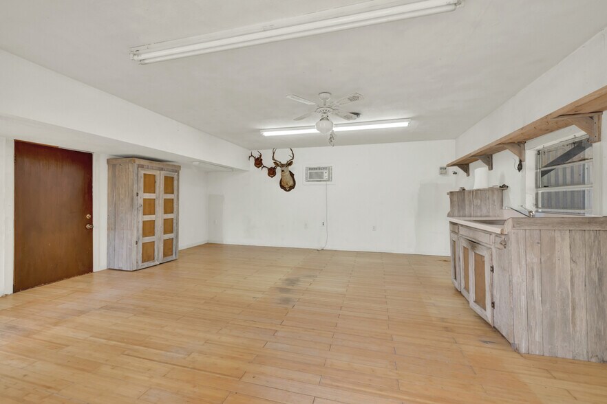 More Photos Of 1959 Gruene Rd, New Braunfels Office For Sale