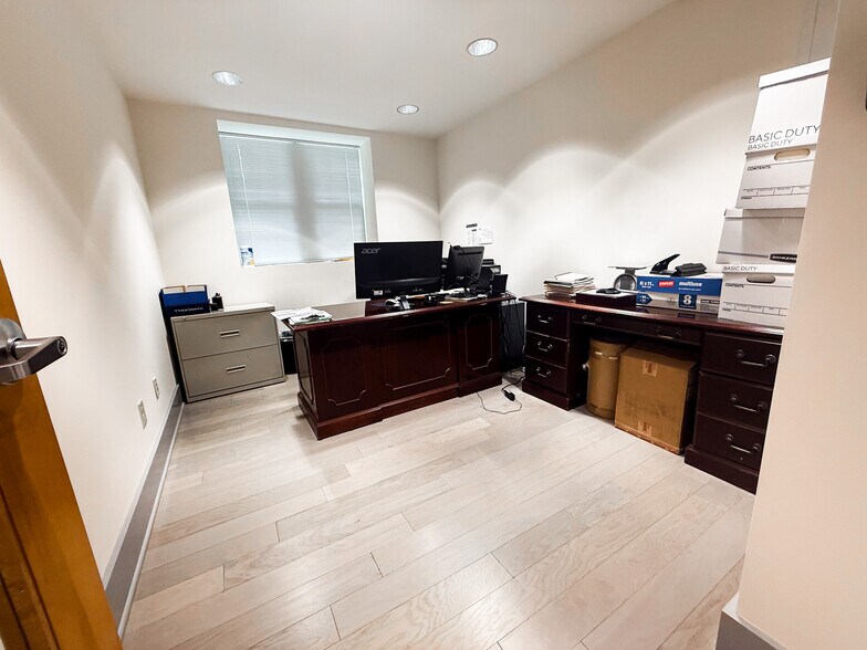 More Photos Of 3 Mapleton Rd, Princeton Office For Sale