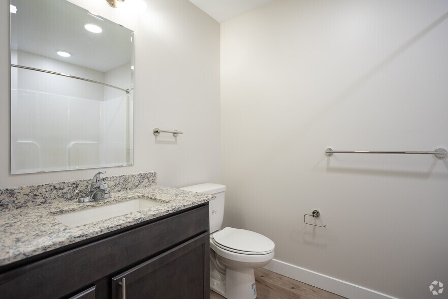 More Photos Of 900 Leonard St NW, Grand Rapids Apartments For Lease