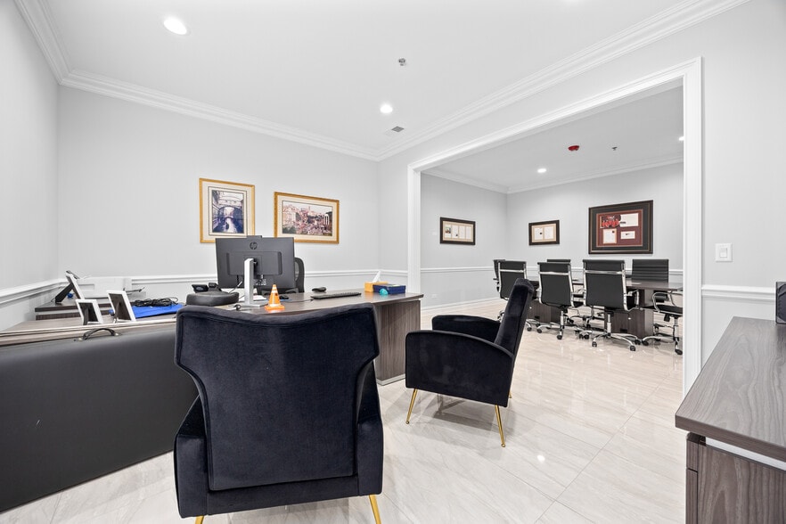 More Photos Of 2005 Bloomingdale Rd, Glendale Heights Office For Sale