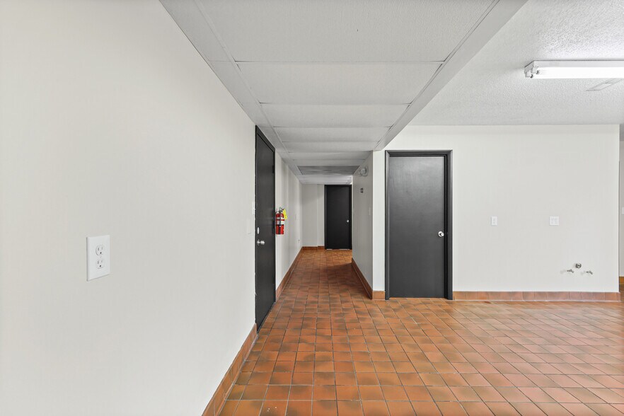More Photos Of 11 S 2nd St, Festus Office For Sale