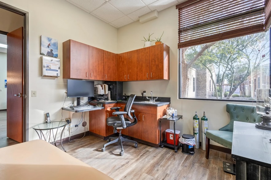 More Photos Of 16515 S 40th St, Phoenix Office For Sale