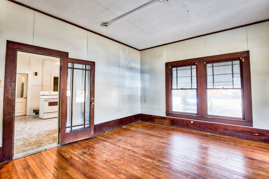 More Photos Of 158 E Colorado St, La Grange Apartments For Sale