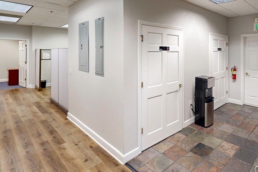 More Photos Of 910 N Fern Creek Ave, Orlando Office Residential For Lease