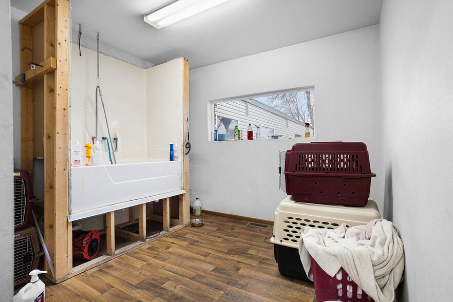 More Photos Of 2001 8th Ave SE, Minot General Retail For Sale