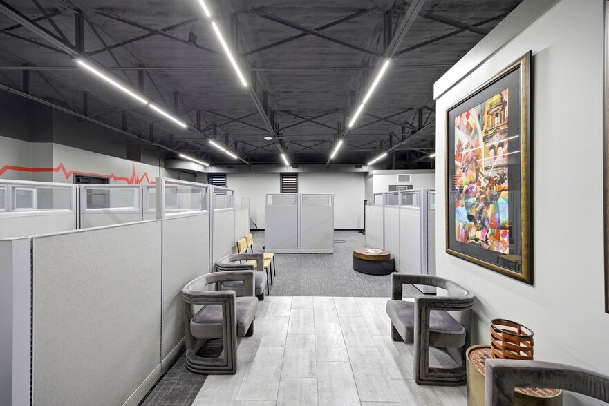 More Photos Of 326 SE Douglas St, Lees Summit Office For Sale