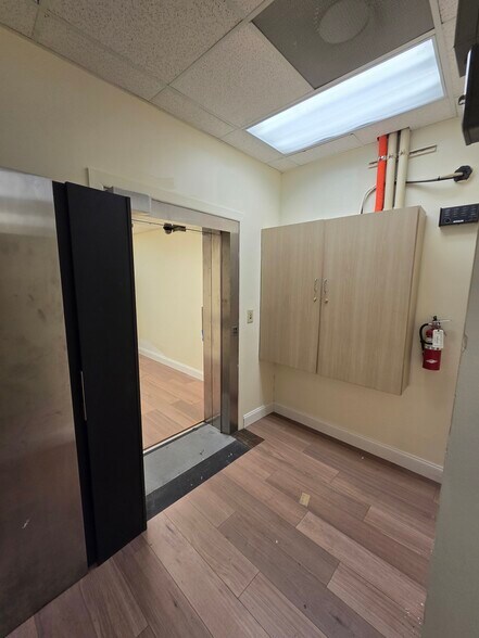 More Photos Of 5991 Anglers Ave, Fort Lauderdale Bank For Lease