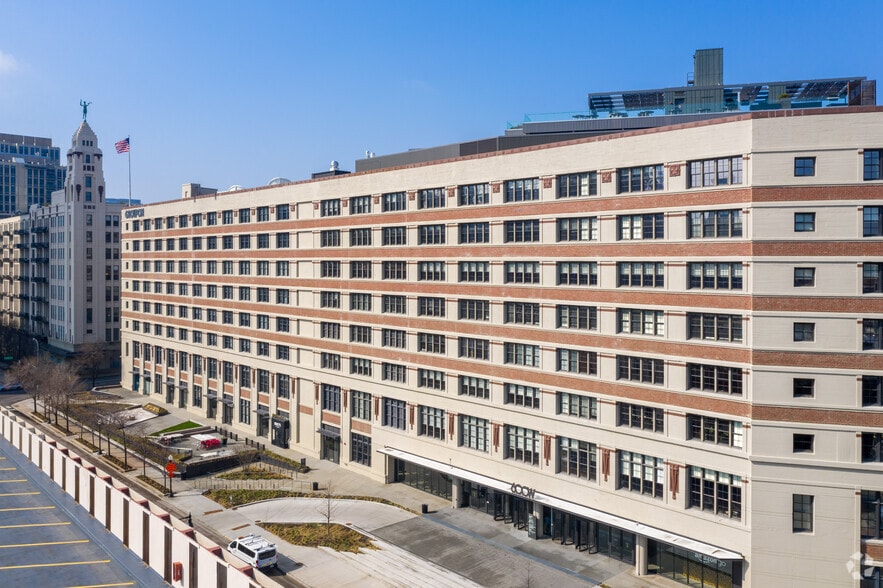 More Photos Of 600 W Chicago Ave, Chicago Office For Lease