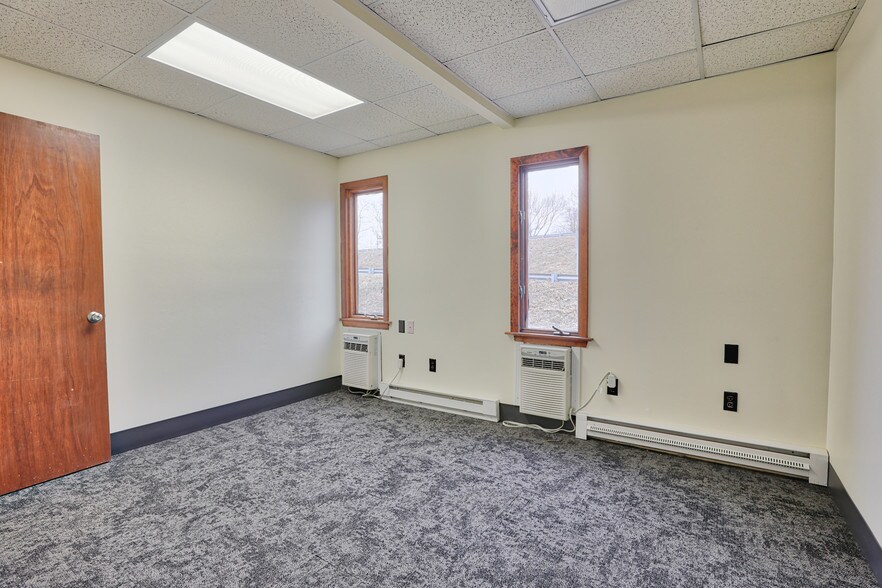 More Photos Of 584 Meadow St, Agawam Medical For Lease